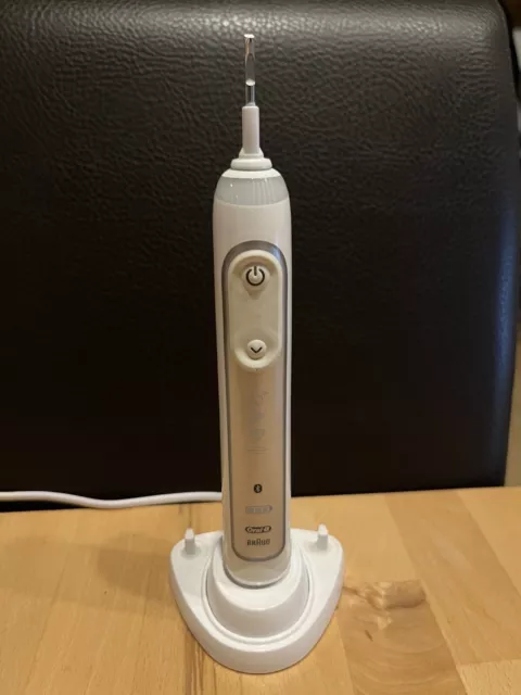 Oral-B Genius  Elektrische Zahnbürste mit Lade-Reise-Etui - Weiß