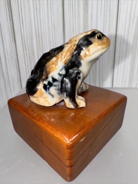 Vtg JAPANESE Ceramic POTTERY HIRADO Style FROG TOAD Figurine SCULPTURE On Wood