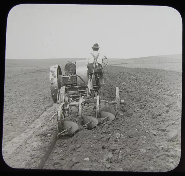 Glass Magic Lantern Slide TRACTOR PLOUGHING PRAIRIE SOIL DAKOTA C1910 PHOTO USA