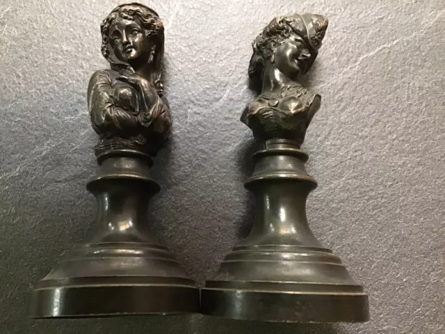 Paire de Bustes  Élégantes Bronze  - Riche et Pauvre