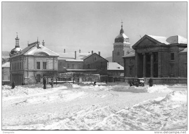 Pontarlier - place de la gare - la poste - l'église et le palais de justice