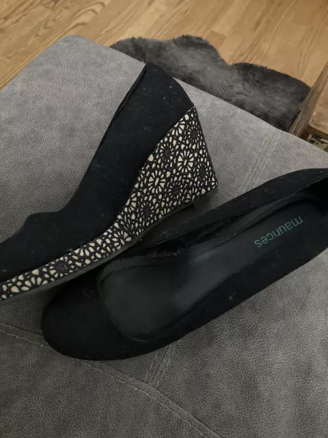 Maurices 3” Black Closed Toe Wedge Shoes. Size 10