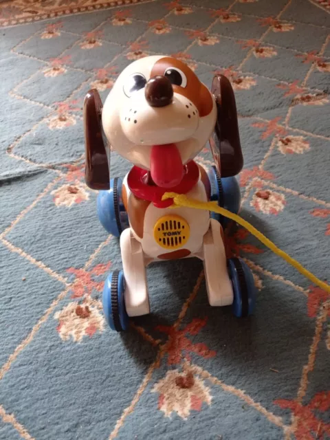 Chien mobile sur roulettes à tirer – Tomy – Vintage - Jouet d'éveil