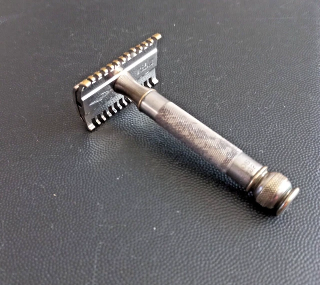 Vintage 1930s Gillette Safety Razor England Gillette RFB Raised Flat Bottom