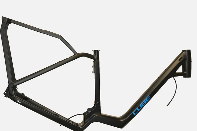 Cadre Vélo Cube Attain Pro Alu 56 Cm - Noir, Fourche Incluse, Roues 28 Pouces, Neuf