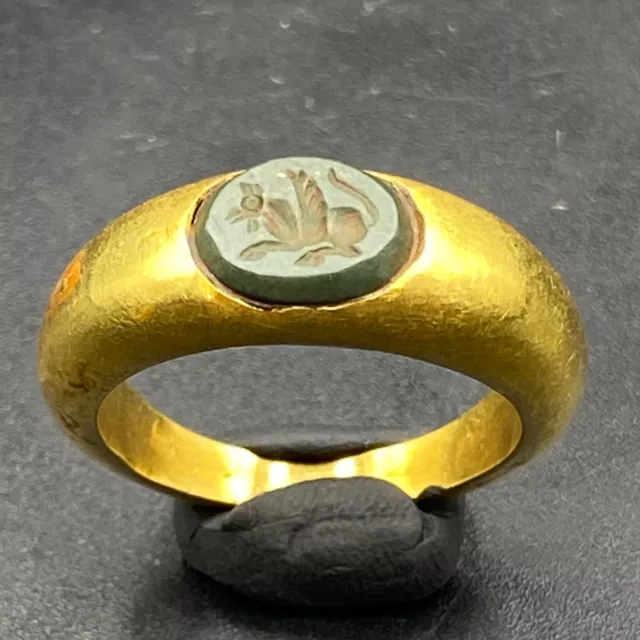 A genuine ancient Roman high carat gold ring with agate animal intaglio stone