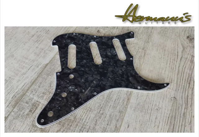 Strat, Stratocaster 11 Loch Pickguard, Black Pearl, SSS Fräsung, US Bohrabstände