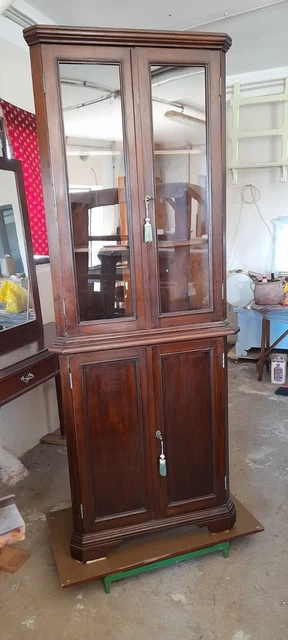 Angoliera in legno con vetrina,  4 ante 900