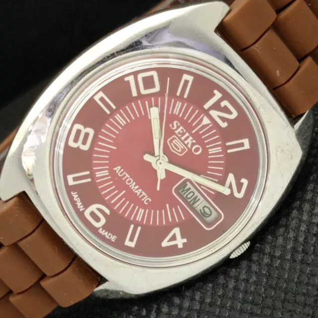 VINTAGE SEIKO 5 AUTOMATIC 7019A JAPAN MENS DAY/DATE RED WATCH 588a-a310141-3