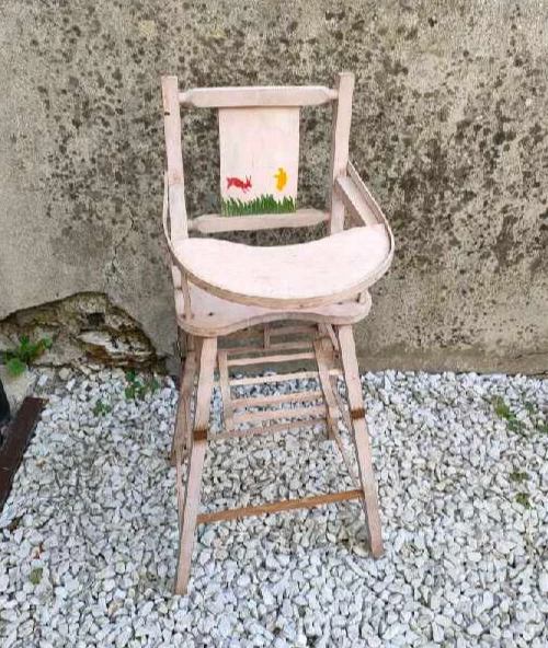 Chaise haute ancienne pour poupée - Collection