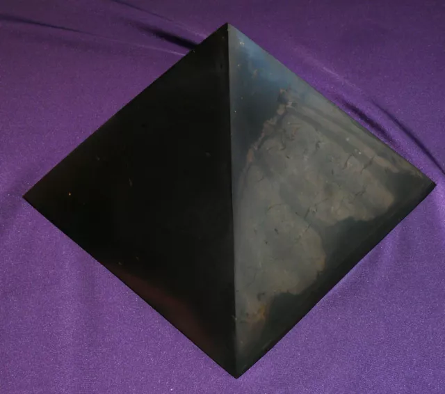 Pulida Pirámide De Shungite, Piedra Curativa 130-140g 62x62x38mm 金字塔