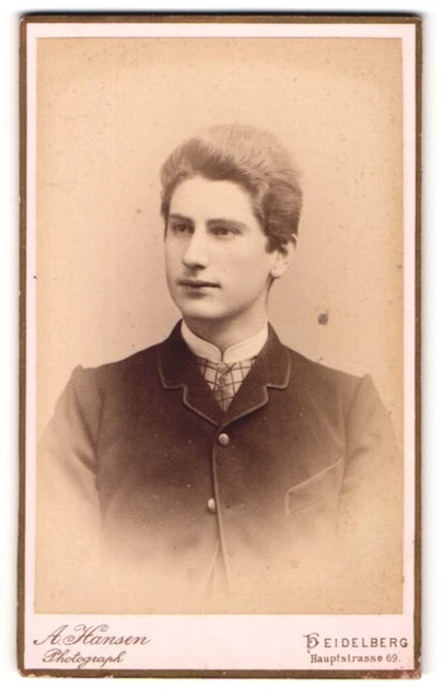 Fotografie A. Hansen, Heidelberg, Hauptstr. 69, Junger Herr in modischer Kleidu