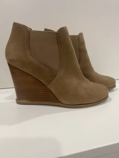 Report Women’s Genevieve Ankle Bootie Taupe Size 7.5 M