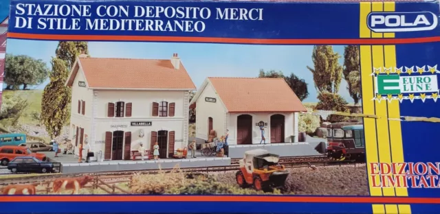 Pola stazione italiana con deposito merci