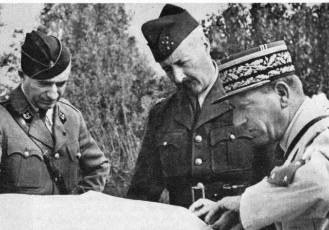 Calot d'un officier général WW2-Generaux-Koetz-et-Giraud-avec-le