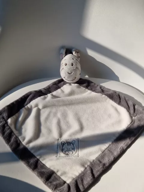 Doudou plat carré Losange Zèbre rayé gris blanc ZDT Action grelot