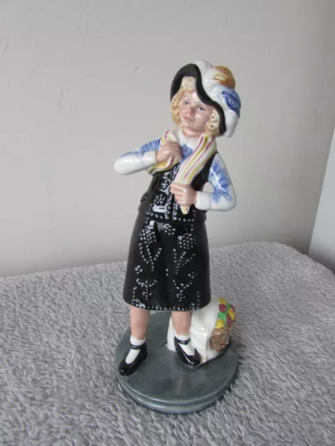 ROYAL DOULTON FIGURINE Pearly Girl HN 2769