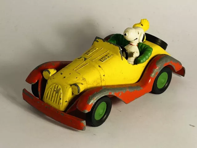 AVIVA TOY CO.  : Snoopy  Sport's Car - Yellow Morgan - Original Vintage (refC)