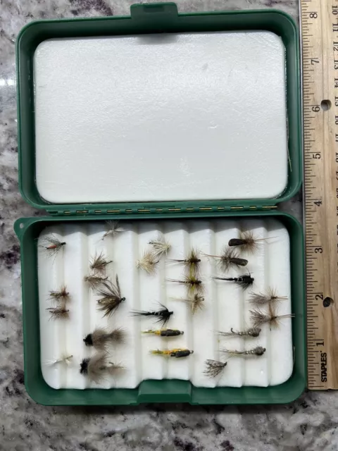 Fly Fishing Fly Box With  26 Flies