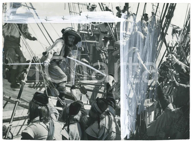 1940 ca CINEMA ITALIA Scena di lotta con pirati su una nave - Foto E. GNEME