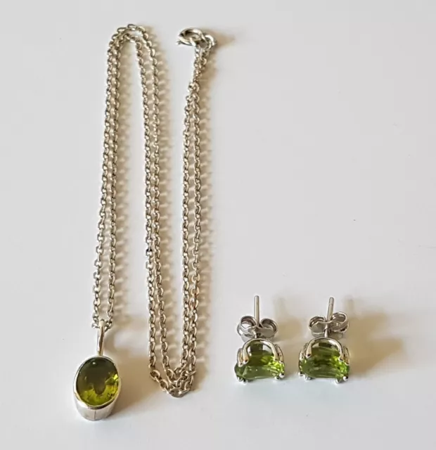 Lovely 925 Sterling Silver & Peridot Pendant with Chain & Peridot Earrings Set