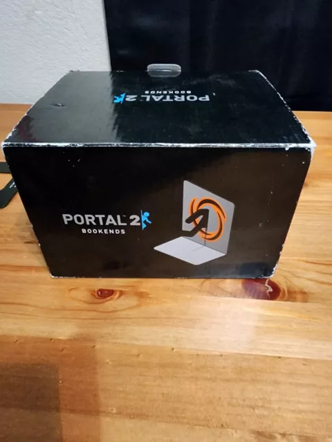 Portal 2 ThinkGeek Video Game Bookends Aluminum Metal Book Ends VALVe 2011