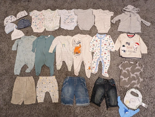 (N. 94) pacchetto enorme vestiti bambino 0-3 mesi