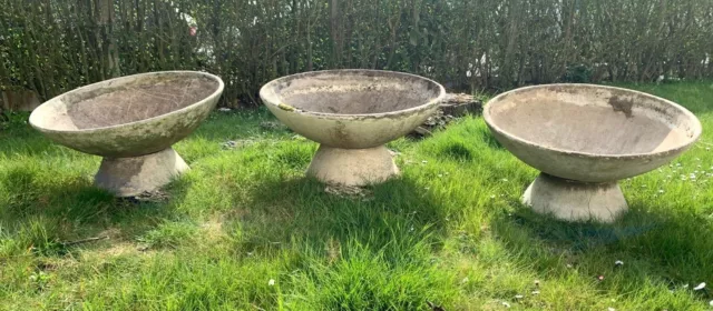 Lot de trois jardinières bac a fleurs en ciment reconstitué XX siècle