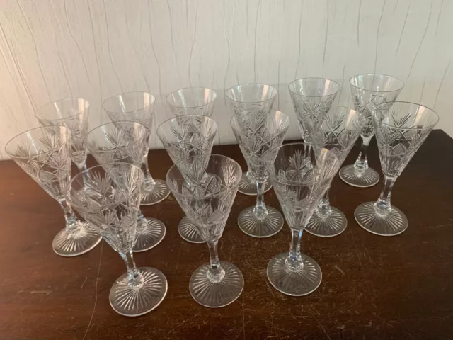 15 verres à vin rouge modèle taillé épi cristal de Saint Louis (prix à la pièce)