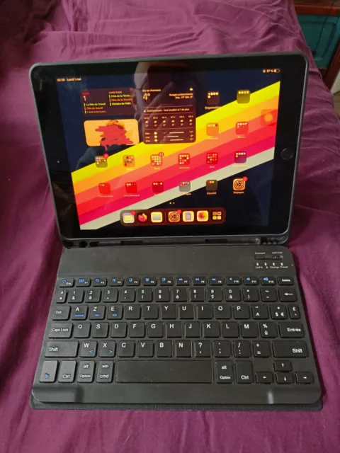 iPad 5 (5ème génération) gris, fourni avec pochette/clavier bluetooth