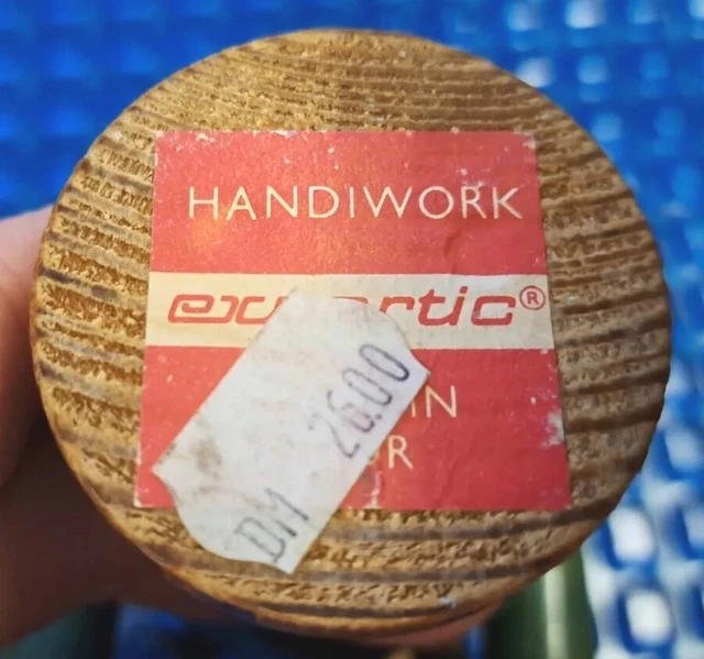 Räuchermännchen mit Geschenken, ca. 17,5 cm hoch, alt, geklebt, nur als Deko 2