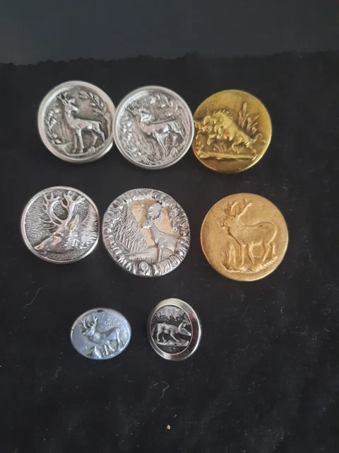 Lot 8 BOUTONS DE CHASSE ANCIENS EN METAL COULEUR ARGENT ET DORE