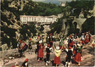 CPM Lumiere et Couleurs du Roussillon Arles-sur-Tech FOLKLORE 732989 