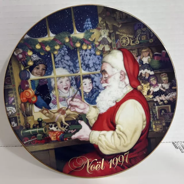 Avon Christmas Annual Collector Plate Vtg 1997 Santa's Loving Touch 22k Gold Rim