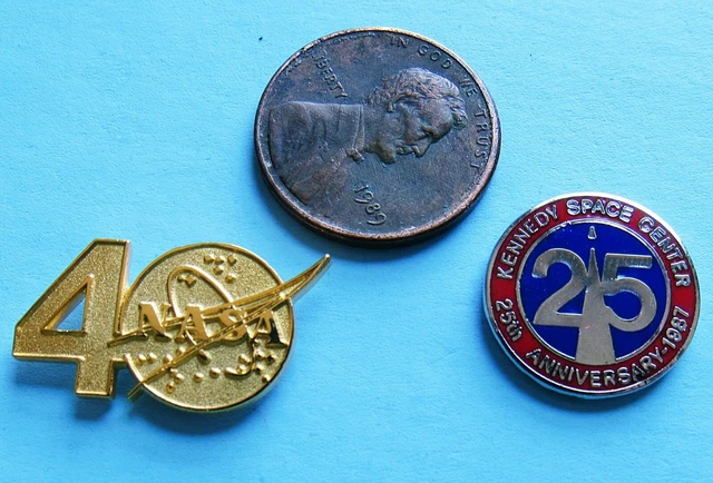 NASA official PIN PAIR vtg 25th / 40th ANNIVERSARY vector - KENNEDY Space Center