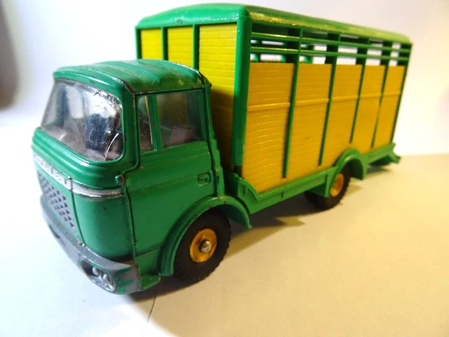 Camion Jouet Ancien Dinky Toys Berliet GAK Bétaillère - Référence 577 Avec 1 Vache - Occasion