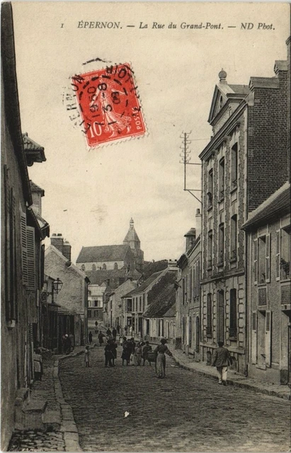 CPA ÉPERNON - La Rue du Grand Pont (128465)