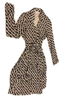 Diane Von Furstenberg Jeanne Two Chain Link Silk Wrap Dress Size 10- Some Marks