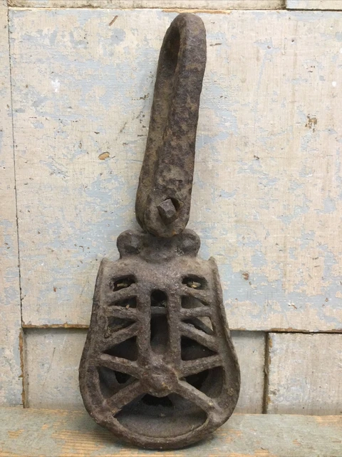 Vintage Antique Rusty Cast Iron Barn Farm Hay Rope Pulley Rustic Decor