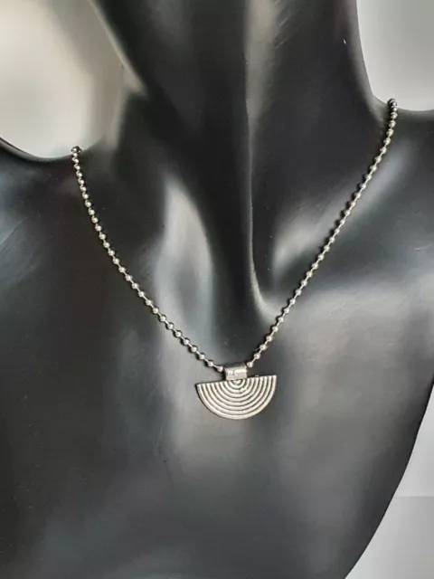 Chaîne billes avec  pendentif argenté