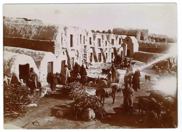 photo tirage citrate c.1910 - architecture en terre à Médenine - Tunisie Ghorfas