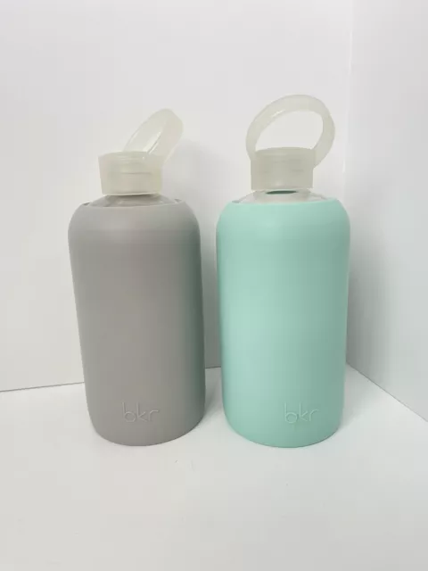 Juego de 2 botellas de agua grandes de vidrio liso BKR refugio y manga de silicona brezo 32 oz