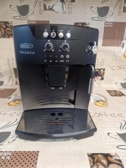 DeLonghi Magnifica ESAM 04.110.B   Kaffeevollautomat - Schwarz