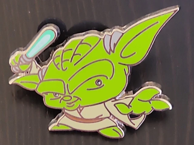 2015 Disney Trading Pin Cute Star Wars Mystery Jedi Master Yoda Lightsaber
