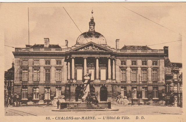 CPA 51 CHALONS sur MARNE l'Hotel de Ville