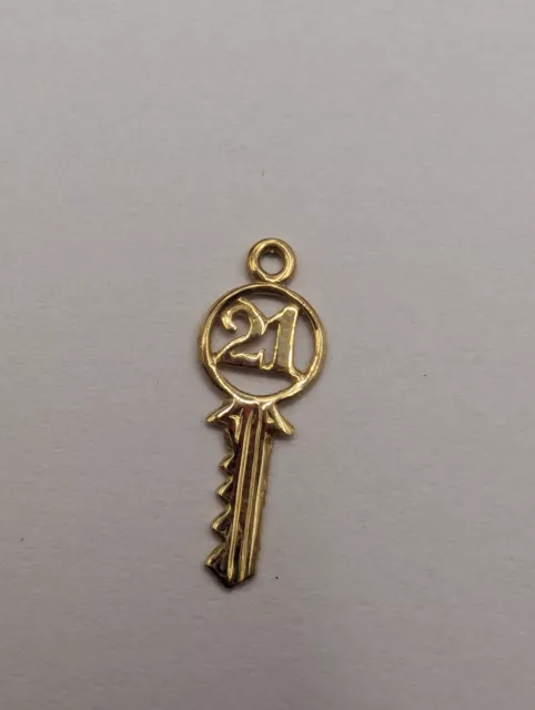 9ct Gold 21st Key Pendant / Charm. Amazing Condition 💝 Not Scrap.