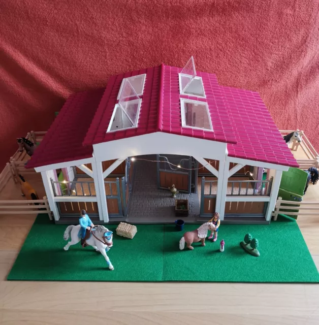 Schleich Horse Club Reiterhof Reitstall 42344/ 6 Pferde Reiterin Kind Licht