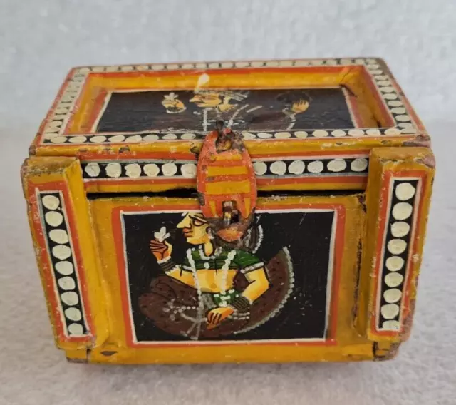 Miniature Indian Hand Painted Wooden Chest - Vintage/Antique 8x10x6cm