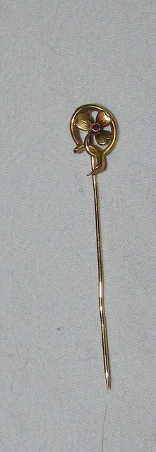 EPINGLE A CHAPEAU / cravate  OR  18 carats ANCIENNE  19ème siècle  Fleur rubis