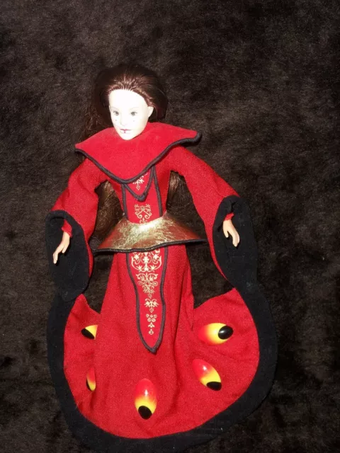 Star Wars Episode 1 Royal Elegance Queen Amidala Doll